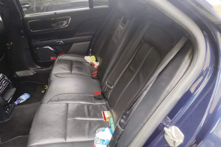 Used Lincoln Continental 2017 2.0T Two-Wheel-Drive Luxury Edition Left Rear Seat