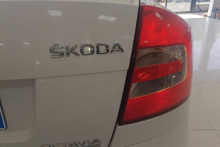 Used Skoda Octavia 2015 Classic Model 1.6L Manual Yijie Edition
