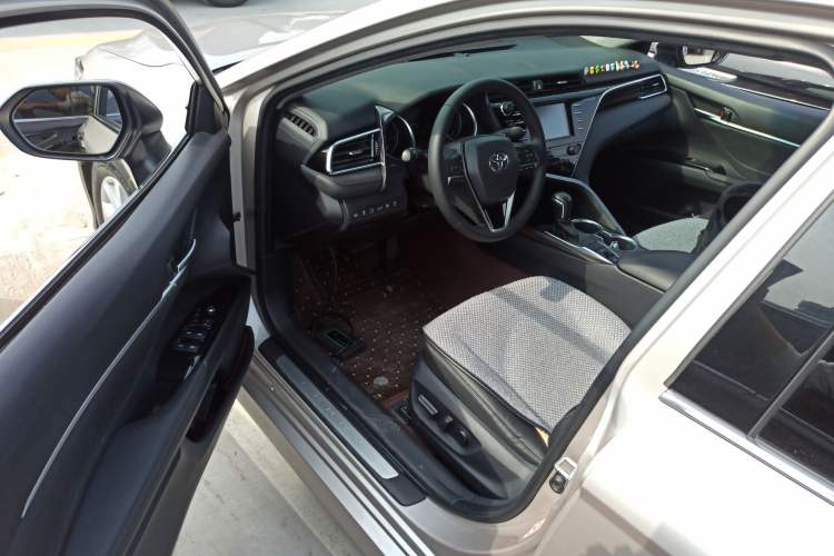 Used Toyota Camry 2018 2.0G Luxury Edition Driver Seat