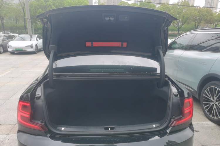 Used Volvo S90 2017 T4 Zhiyuan Edition Trunk