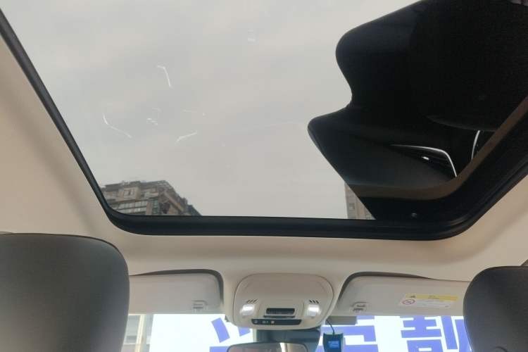 Used Buick Envision 2022 Facelift Encore S 552T Two-Wheel-Drive Luxury Model
