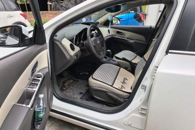 Used Chevrolet Cruze 2015 1.5L Classic SE AT Driver Seat