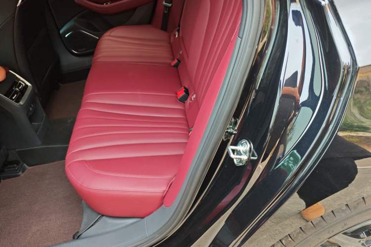 Used Hongqi H5 2025 2.0T Automatic Xuan Ying Edition Interior 4