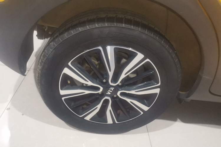 Used Kia kx1 Stonic 2021 1.4L CVT Fun & Sunroof Model Right Rear Wheel Hub