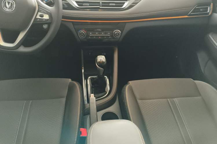 Used CHANGAN Eado DT 2019 1.6L Manual Comfort Model China VI Standard Gear Lever