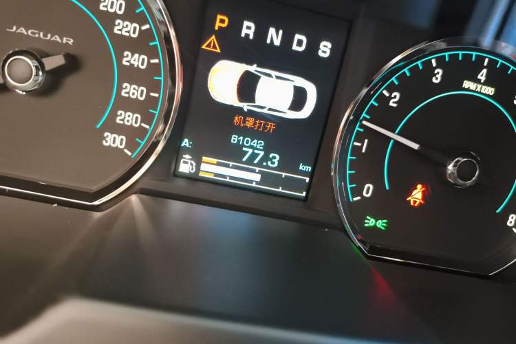 Used Jaguar XF 2015 XF 2.0T Prestige Edition Odometer Close Up