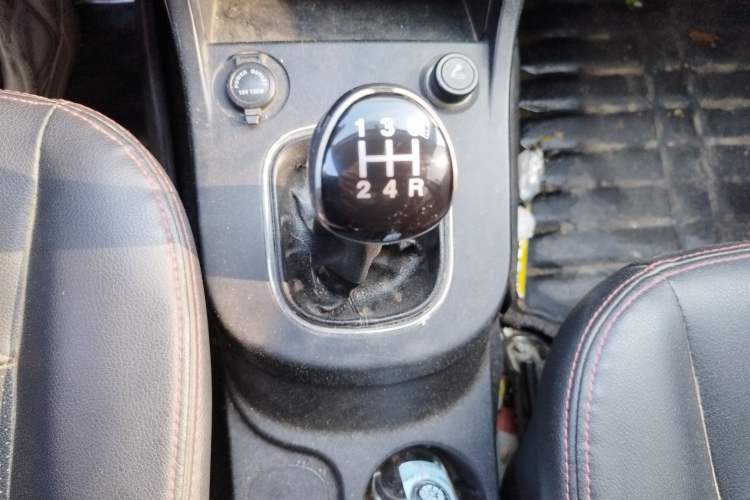 Used Dongfeng Fengon 360 2015 1.5L Manual Luxury 7-Seater China IV Standard Gear Lever