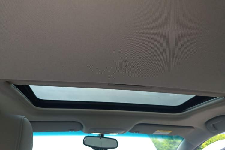 Used Buick GT 2019 15T Dual-Clutch Connected Elite Model China VI Headliner