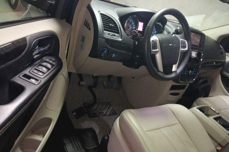 Used Chrysler Grand Voyager 2014 3.6L Comfort Edition