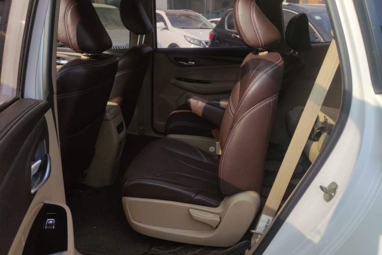 Used Baojun 730 2017 1.5T Manual Fashion Version 7 Seats China V Emission Standard Interior 4