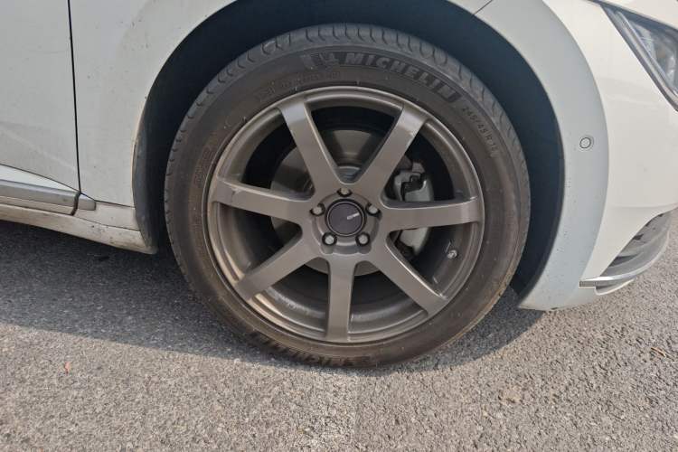 Used Volkswagen FAW-Volkswagen CC 2020 330TSI Glamour Edition China VI Standard Right Front Wheel Hub