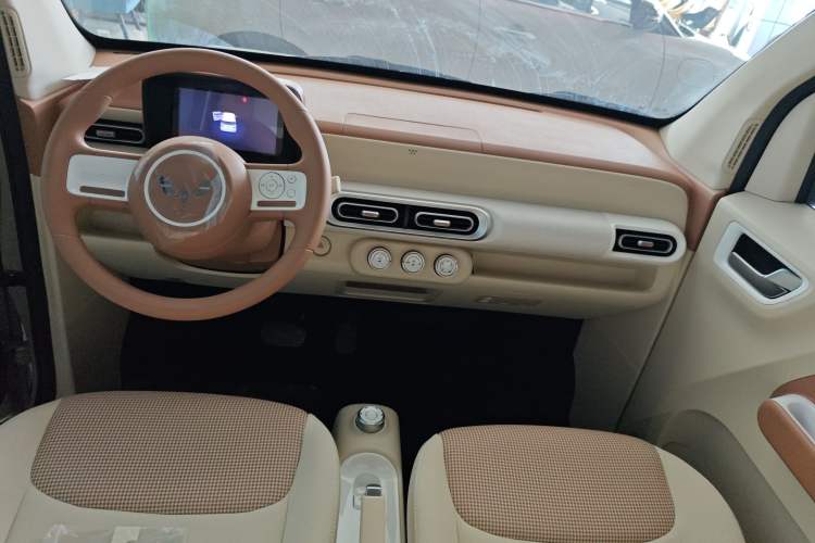 Used Wuling Hongguang MINIEV 2024 3rd Generation 215km Youth Edition Center Console