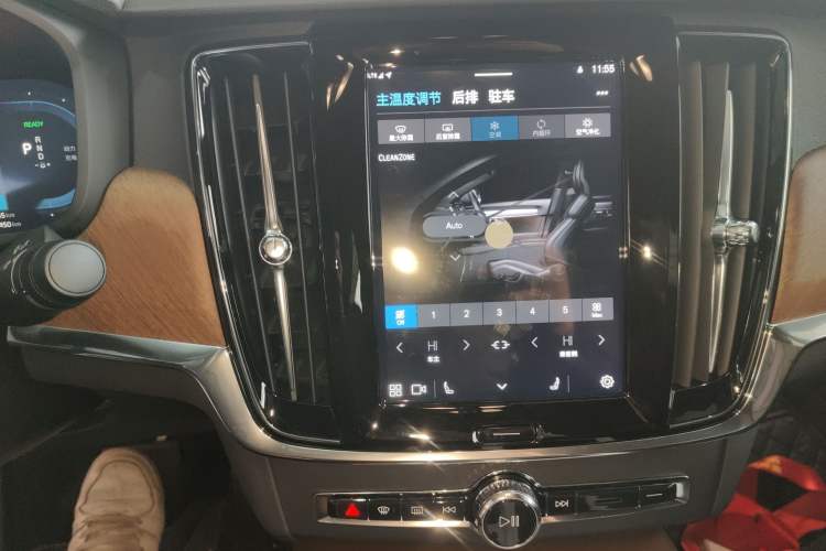 Used Volvo S90 New Energy 2025 Plug-in Hybrid Four-Wheel Drive Long-Range Zhiyi Luxury Edition
