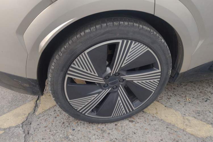 Used Lynk & Co 08 EM-P 2023 120km Long-Range Halo
