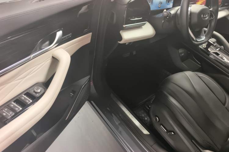 Used Geely Auto Monjaro L 2023 2.0TD High-Power Automatic Two-Wheel Drive Flagship Version Driver Seat