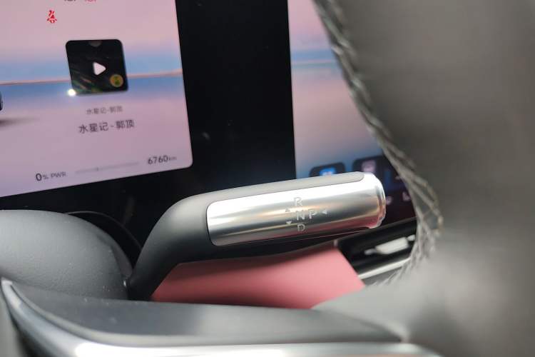 Used Hima AITO M8 2025 Extended-Range Ultra Version 53.4 kWh 5-Seater Edition Gear Lever