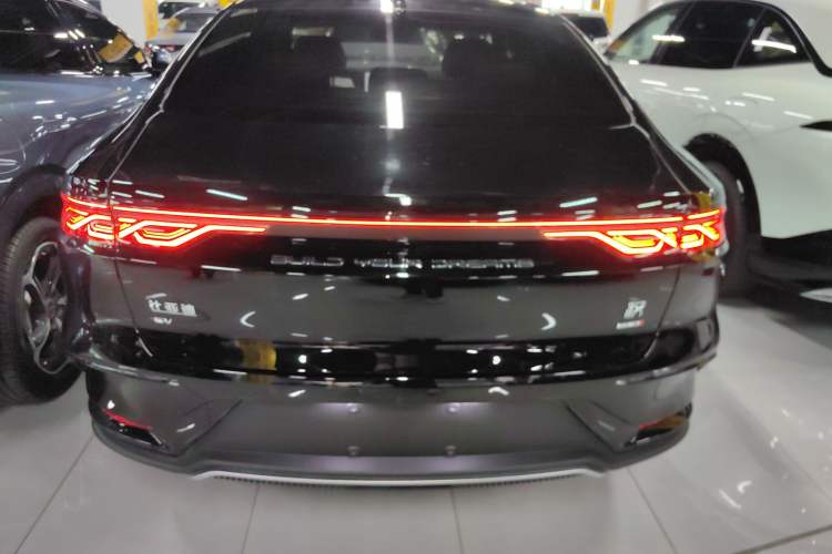 Used BYD Han 2025 EV Intelligent Driving Edition 701KM LiDAR Deluxe Model
