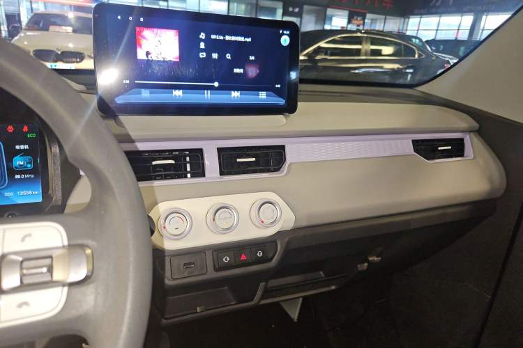 Used Chery New Energy QQ Ice Cream 2022 170km Sundae Phosphate Lithium-Ion