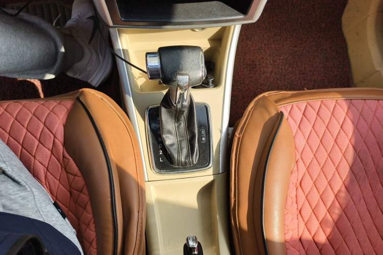 Used BAIC E Series 2012 Hatchback 1.5L Automatic Leshang Version Gear Lever