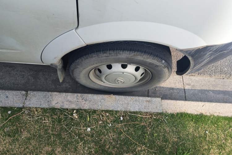 Used SAIC MAXUS Xintu V80 2019 2.5T Classic Edition 6-Speed Manual – Aoyuntong Short Wheelbase Mid-Height Design 5/6 Seats
