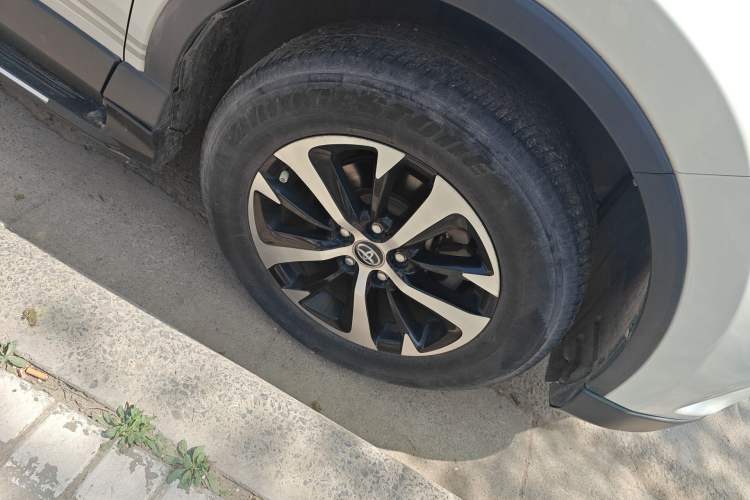 Used Toyota RAV4 2019 2.0L CVT Two-Wheel Drive Luxury Version China VI Standard