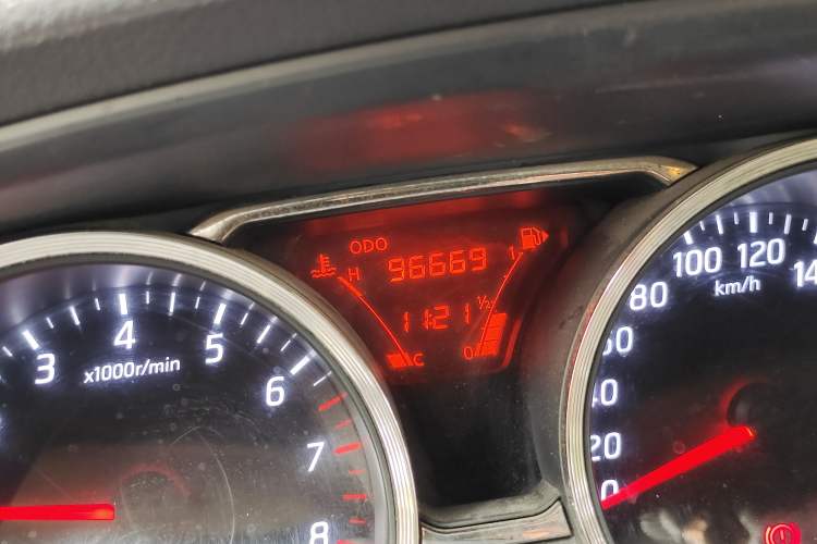Used Nissan Livina 2013 1.6XE Manual Comfort Edition Odometer Close Up