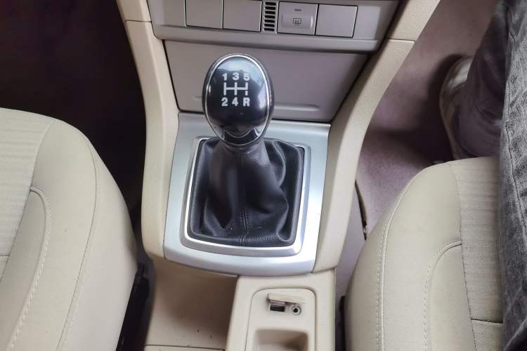 Used Ford Focus 2013 Sedan Classic 1.8L Manual Base Model Gear Lever