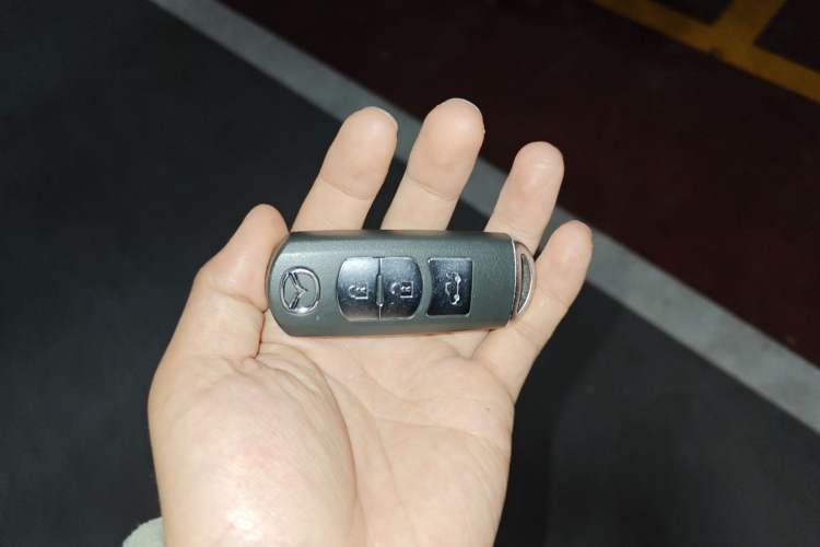 Used Mazda 3 Axela 2019 Cloud-Controlled Sedan 1.5L Automatic Luxury Model China VI Standard Vehicle Key