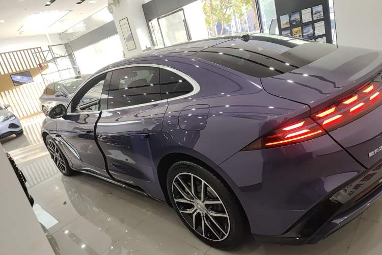 Used Denza Z9 2024 1100 km Four-Wheel Drive Max Version
