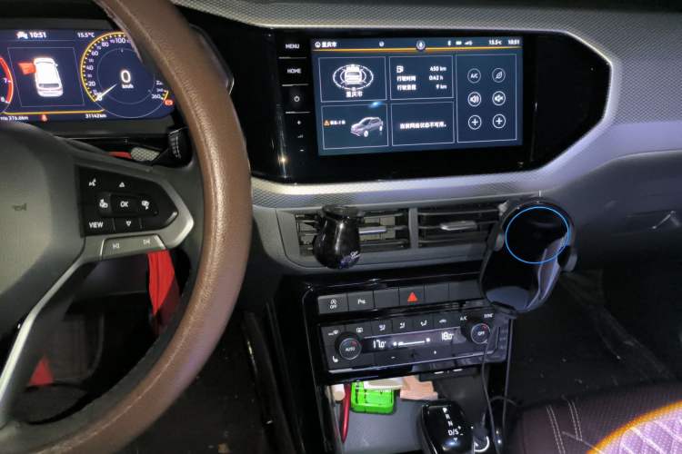 Used Volkswagen Tacqua 2021 280TSI DSG EnjoyPro Smart Connectivity Version Audio And AC Panel