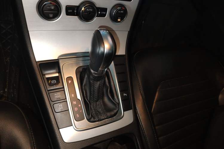 Used Volkswagen Magotan 2013 2.0 TSI Luxury Model