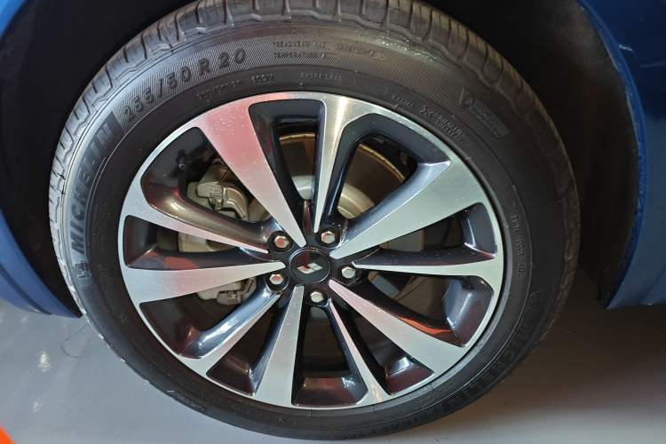 Used Li Auto ONE 2020 Extended-Range 6-Seater Version Left Front Wheel Hub