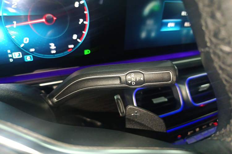 Used Mercedes-Benz GLE 2023 GLE 350 4MATIC Stylish Model Gear Lever