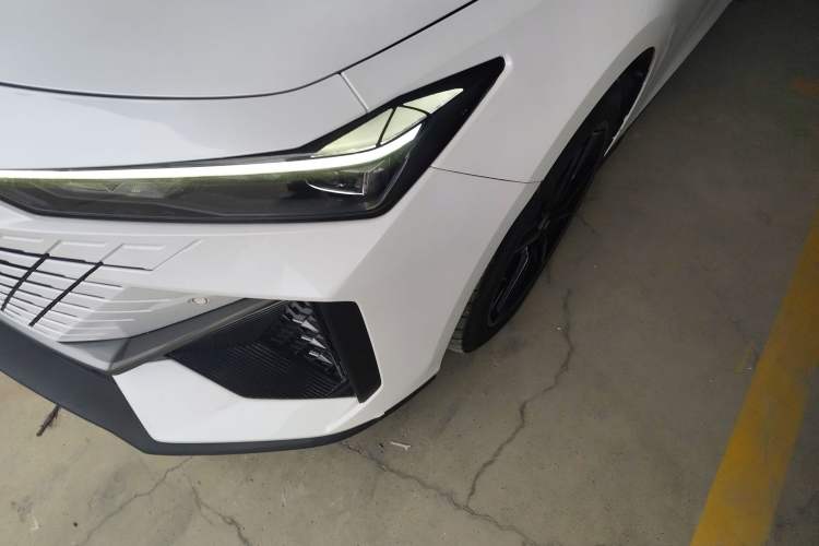 Used Changan UNI-V iDD 2023 Zhidian iDD 1.5T 113km Smart & Fun Version (Rapid Edition)