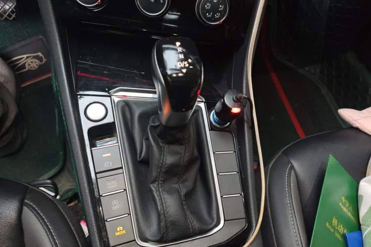 Used Volkswagen Sagitar 2021 280TSI DSG Comfort Connect Edition Gear Lever