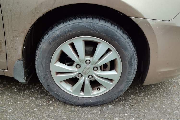 Used BYD G6 2011 2.0L Manual Luxury Edition
