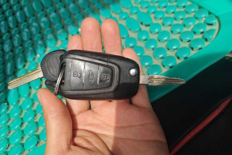 Used SAIC MAXUS Xintu V80 2019 2.5T Classic Version 6-Speed Manual – Aoyuntong Modified Long Wheelbase Mid-Height 7-Seater