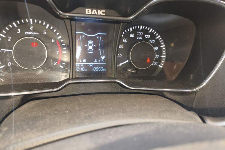 Used HYOSOW H3 2015 1.5L manual luxury version Odometer Close Up