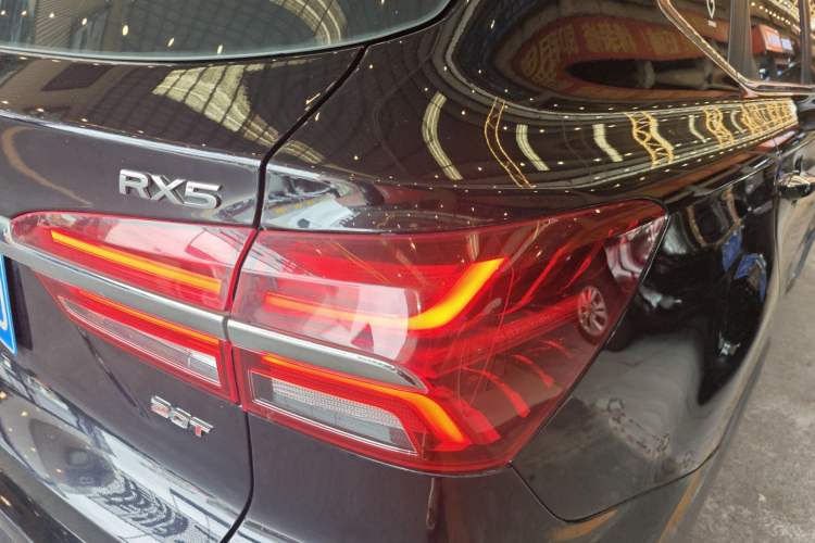 Used Roewe RX5 2018 20T Two-Wheel Drive Automatic Internet Smart Edition
