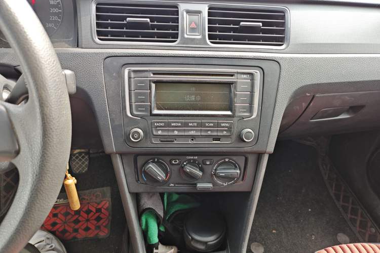 Used Volkswagen Santana 2015 1.6L Manual Fashion Edition