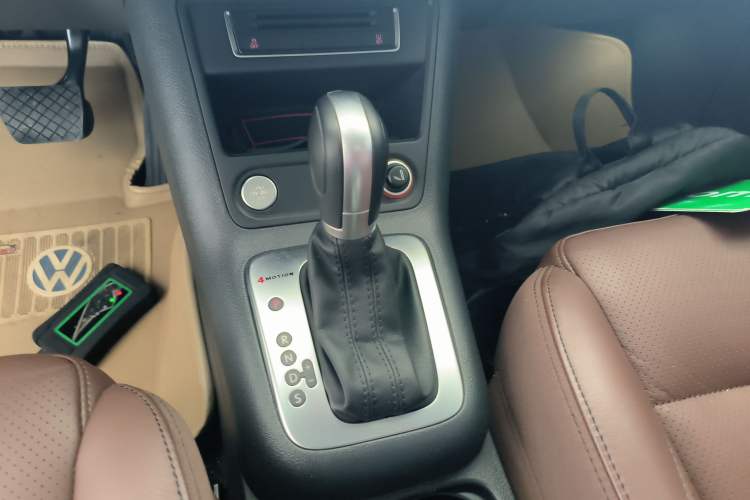 Used Volkswagen Tiguan 2015 2.0 TSI Automatic All-Wheel Drive Luxury Edition Gear Lever