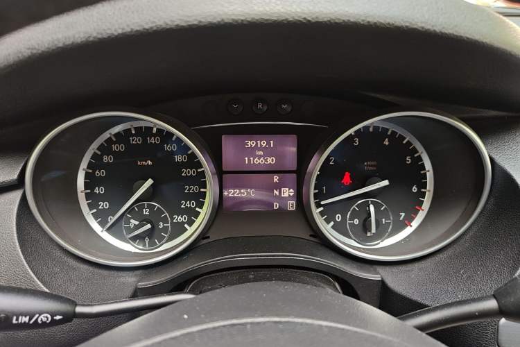 Used Mercedes-Benz R-Class 2014 R 320 4MATIC Business Model