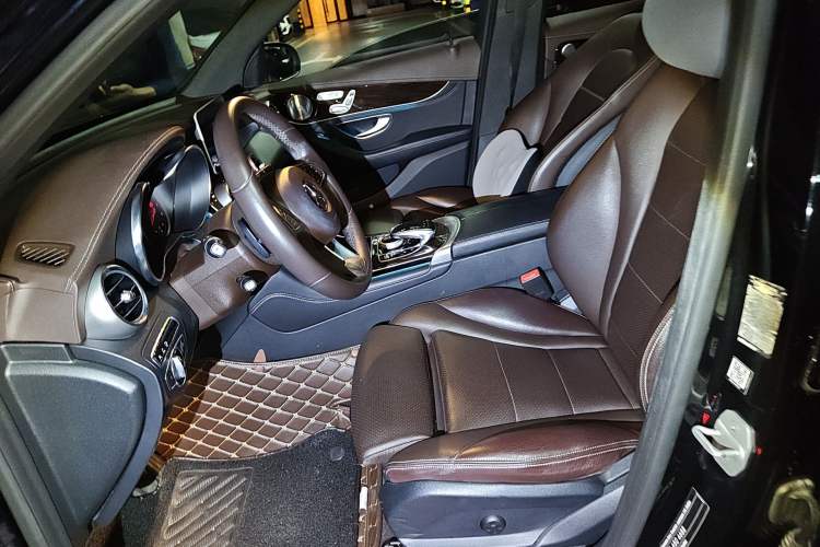 Used Mercedes-Benz GLC 2016 GLC 260 4MATIC Luxury Model