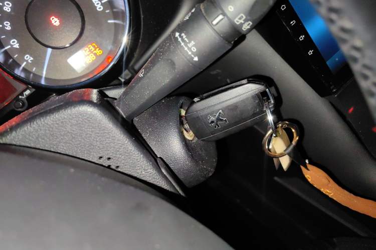 Used Peugeot 3008 2016 1.6THP Automatic Classic Edition Vehicle Key