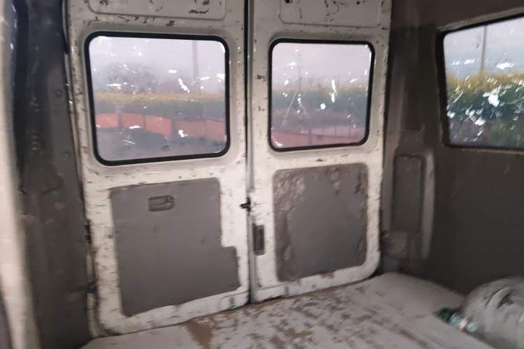 Used Iveco Daily 2020 2.5T A35 Passenger Van Single-Tire Mid-Roof Design 5-9 Seats China VI Emission Standard
