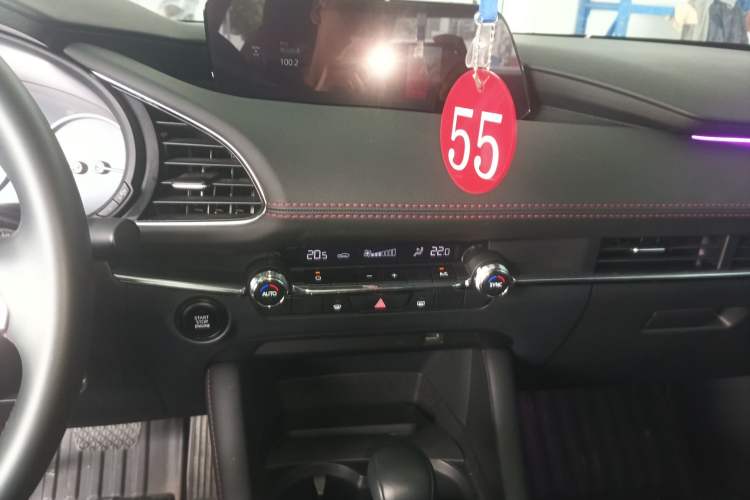 Used Mazda 3 Axela 2023 2.0L Automatic Zhiyao Edition Audio And AC Panel