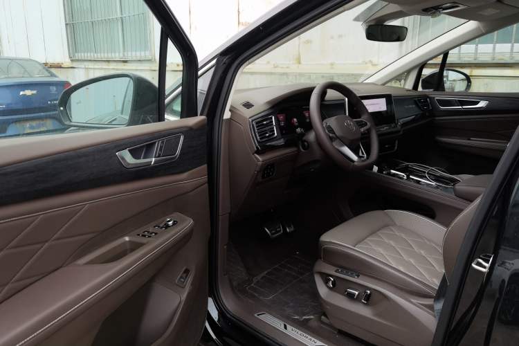 Used Volkswagen Viloran 2024 380TSI Premium Edition