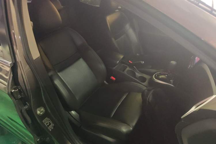 Used Nissan Qashqai 2016 2.0L CVT Elite Edition Right Front Seat