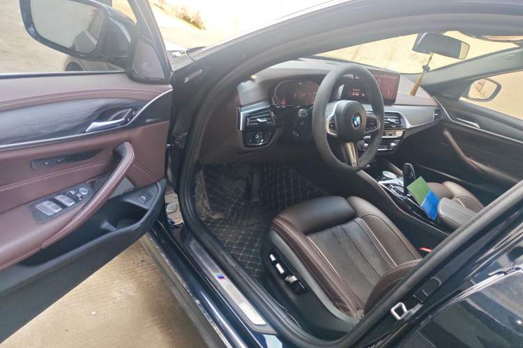 Used BMW 5 Series 2021 Restyled 530Li Luxury Edition M Sport Package Driver Seat