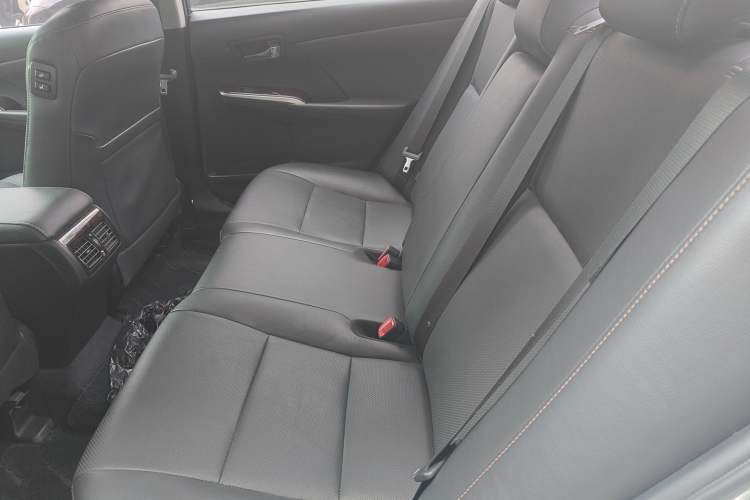 Used Toyota Camry 2016 2.0G 10th Anniversary Leading Edition
